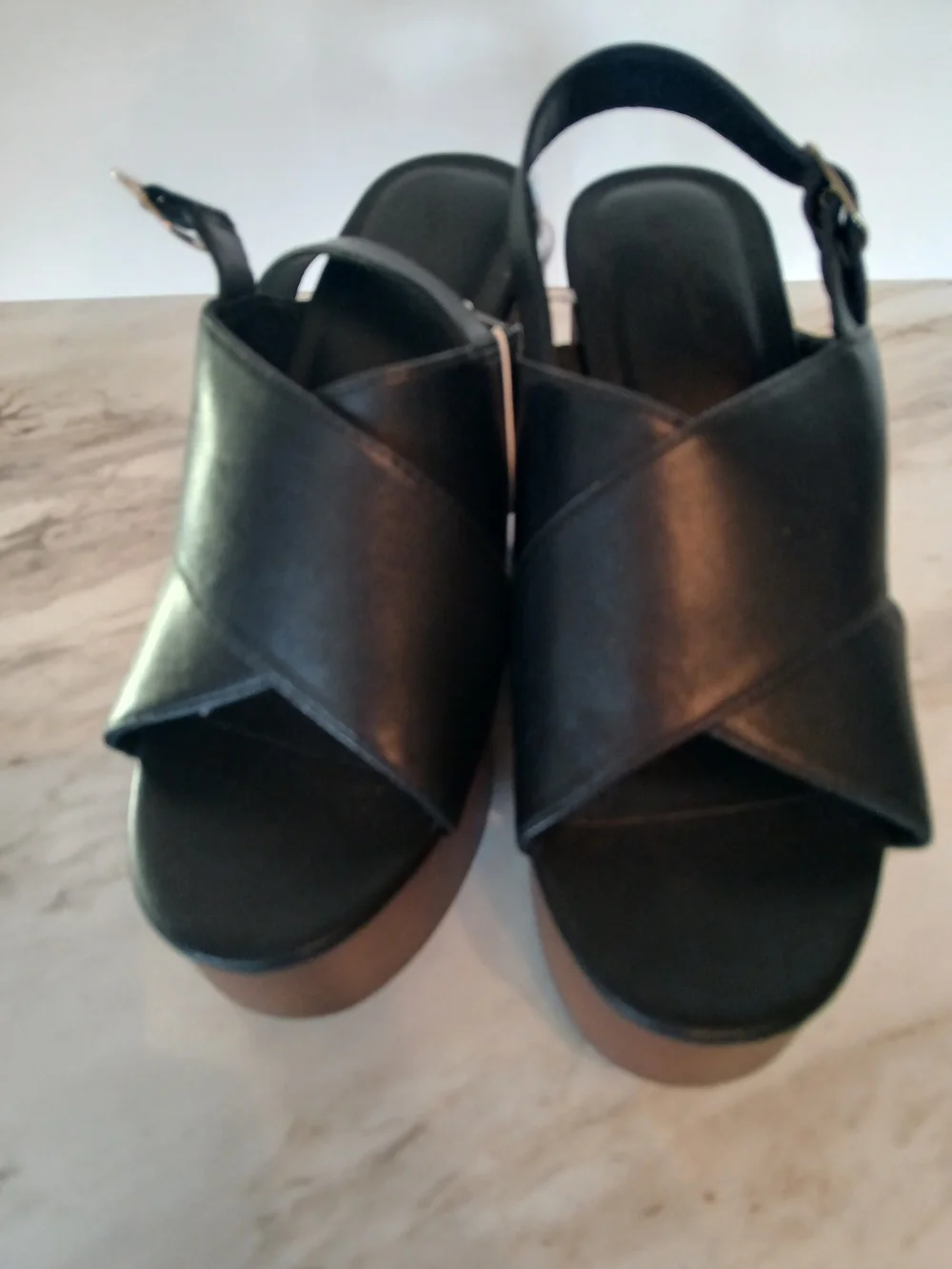 S 6 1/2 Universal Thread Black Crisscross Platform Sandals with Wood-Look Wedge